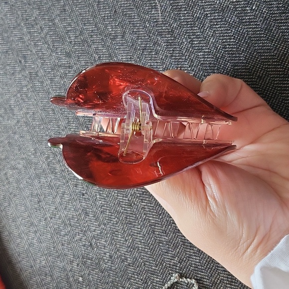 Very big Strawberry hair clip - Picture 4 of 5